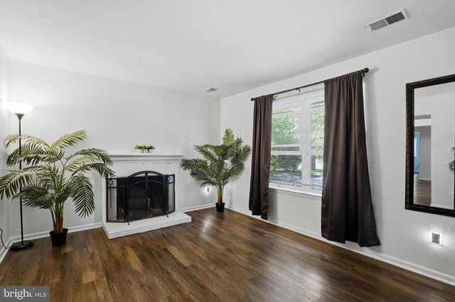2 HORSESHOE CIR, Horsham, PA 19044
