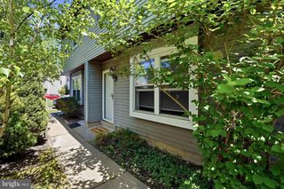 2 HORSESHOE CIR, Horsham, PA 19044