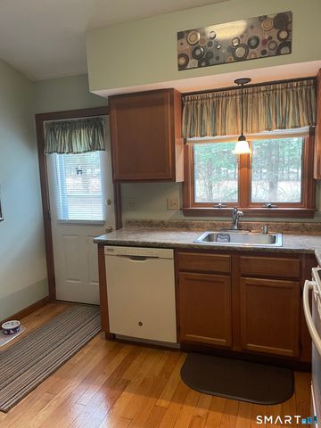 102 North Maple Street 6B, Enfield, CT 06082