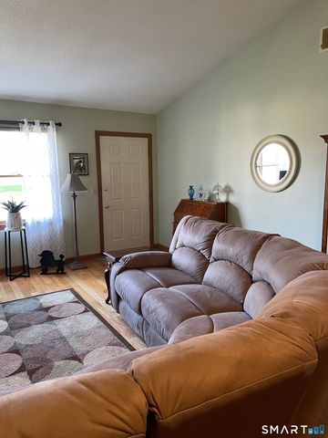 102 North Maple Street 6B, Enfield, CT 06082