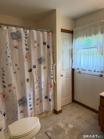 102 North Maple Street 6B, Enfield, CT 06082
