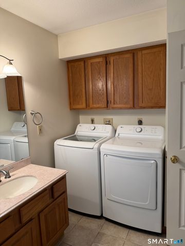 102 North Maple Street 6B, Enfield, CT 06082