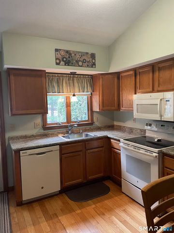 102 North Maple Street 6B, Enfield, CT 06082