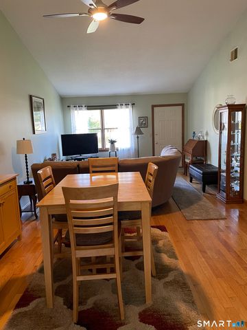 102 North Maple Street 6B, Enfield, CT 06082