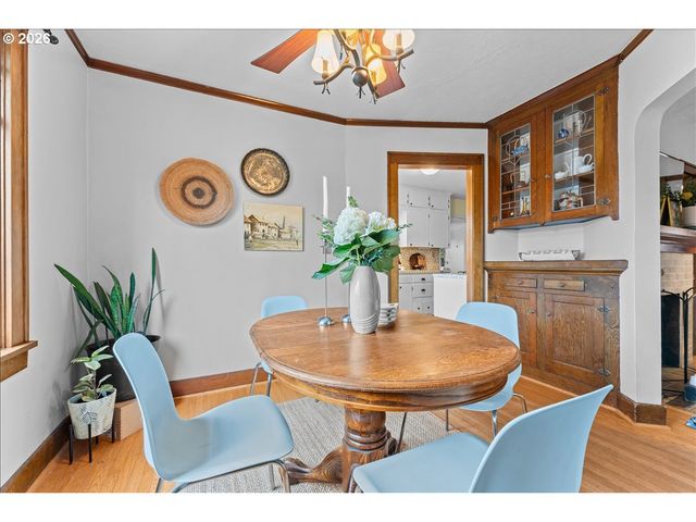 5820 Ne HALSEY St, Portland, OR 97213