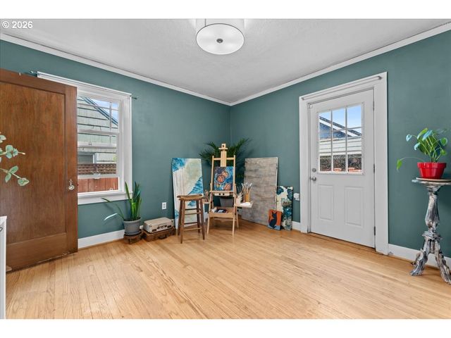 5820 Ne HALSEY St, Portland, OR 97213