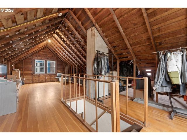 5820 Ne HALSEY St, Portland, OR 97213