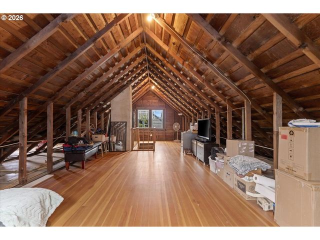 5820 Ne HALSEY St, Portland, OR 97213