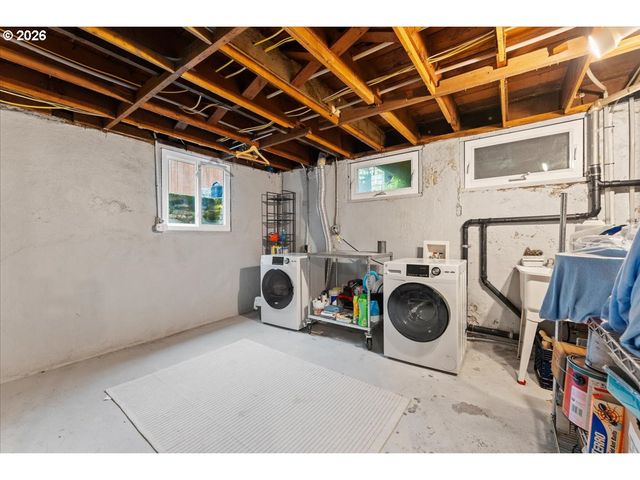 5820 Ne HALSEY St, Portland, OR 97213