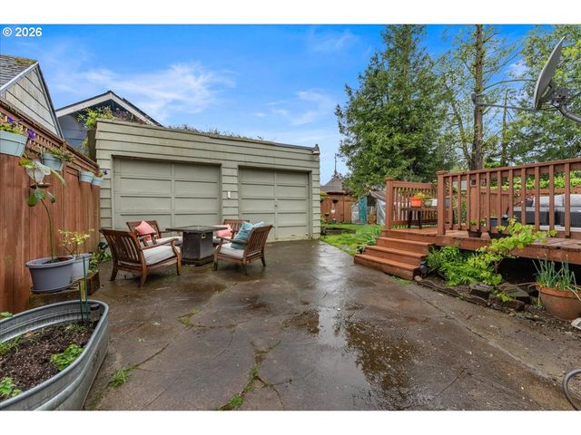 5820 Ne HALSEY St, Portland, OR 97213