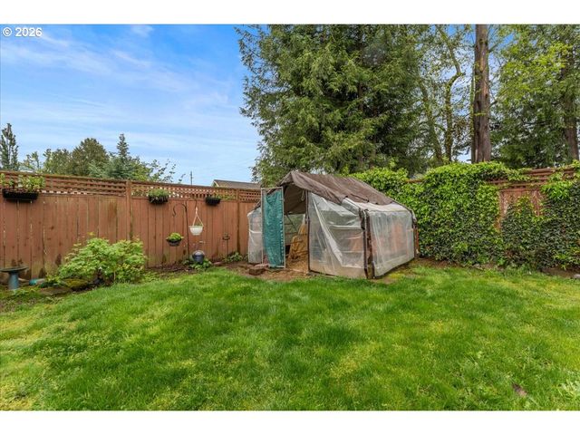 5820 Ne HALSEY St, Portland, OR 97213