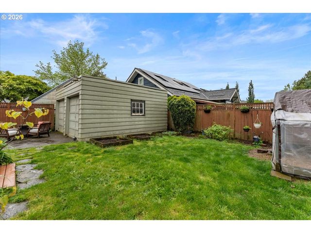 5820 Ne HALSEY St, Portland, OR 97213