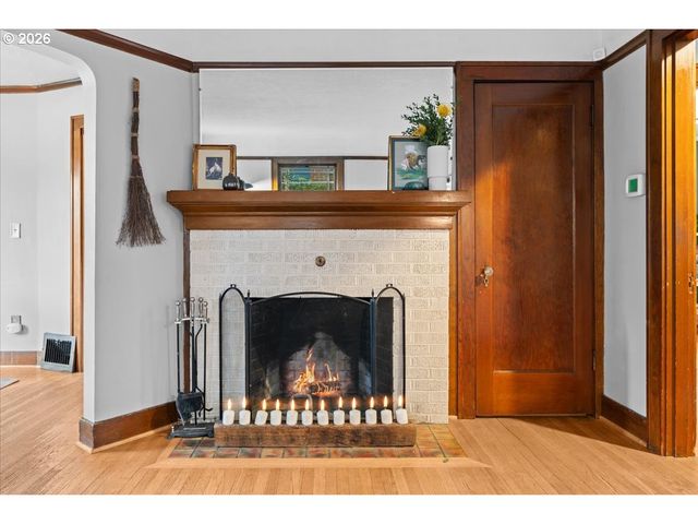 5820 Ne HALSEY St, Portland, OR 97213