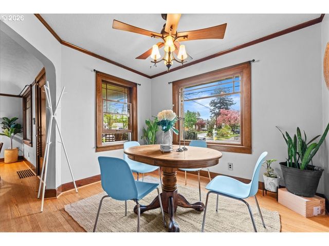 5820 Ne HALSEY St, Portland, OR 97213