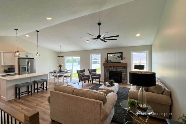 1821 Redbud Circle, Eldridge, IA 52748