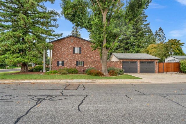 244 E Dorothea Court, Visalia, CA 93277