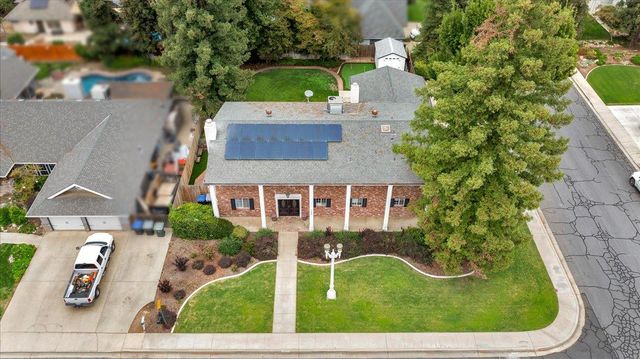 244 E Dorothea Court, Visalia, CA 93277