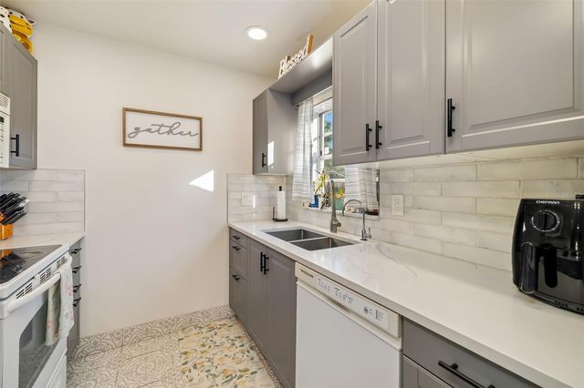 5023 VILLAGE GARDENS DRIVE 29, Sarasota, FL 34234