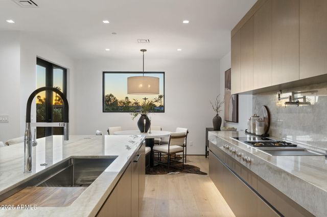 5525 E LINCOLN Drive 124, Paradise Valley, AZ 85253