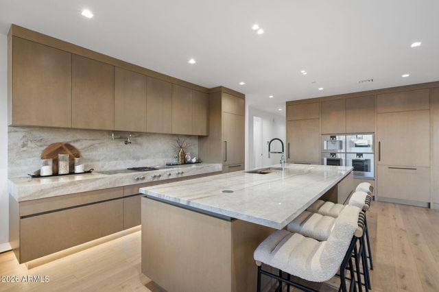 5525 E LINCOLN Drive 124, Paradise Valley, AZ 85253