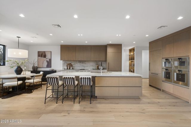 5525 E LINCOLN Drive 124, Paradise Valley, AZ 85253