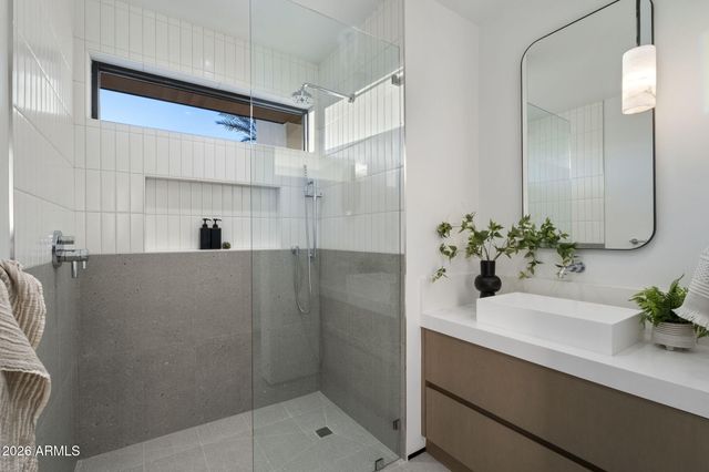 5525 E LINCOLN Drive 124, Paradise Valley, AZ 85253