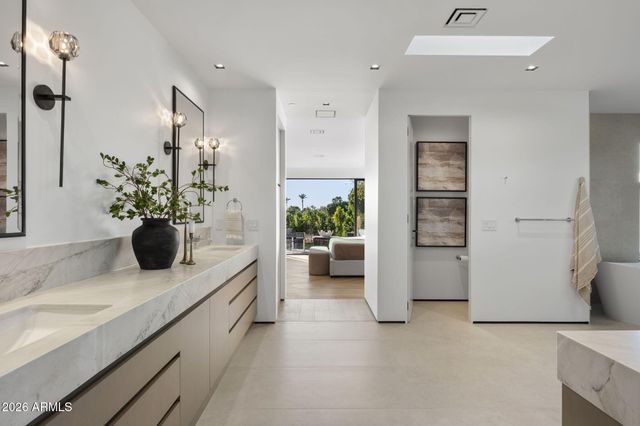 5525 E LINCOLN Drive 124, Paradise Valley, AZ 85253