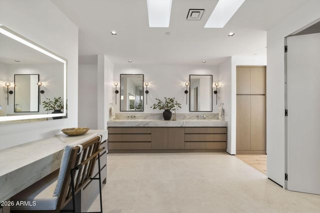 5525 E LINCOLN Drive 124, Paradise Valley, AZ 85253