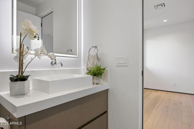 5525 E LINCOLN Drive 124, Paradise Valley, AZ 85253