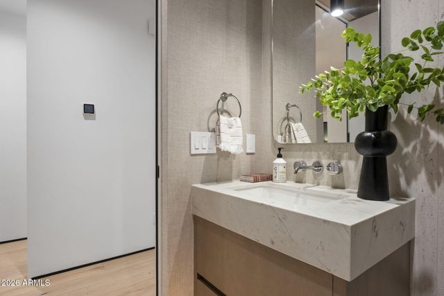 5525 E LINCOLN Drive 124, Paradise Valley, AZ 85253