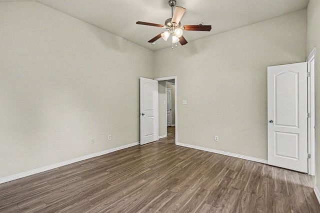 717 Oak Park Drive, Azle, TX 76020