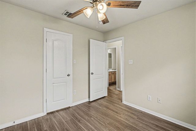 717 Oak Park Drive, Azle, TX 76020