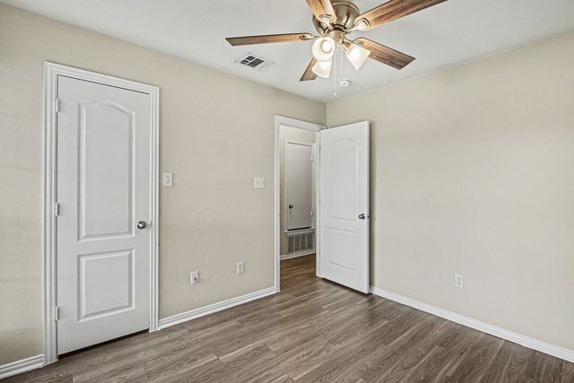 717 Oak Park Drive, Azle, TX 76020