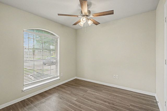 717 Oak Park Drive, Azle, TX 76020
