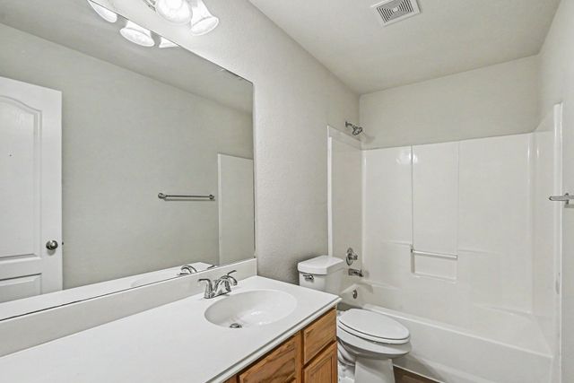 717 Oak Park Drive, Azle, TX 76020