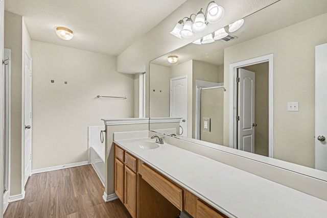 717 Oak Park Drive, Azle, TX 76020