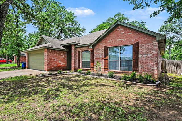 717 Oak Park Drive, Azle, TX 76020