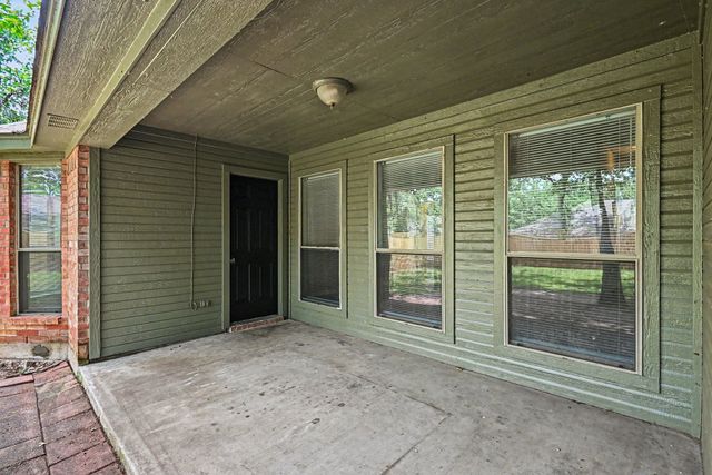 717 Oak Park Drive, Azle, TX 76020
