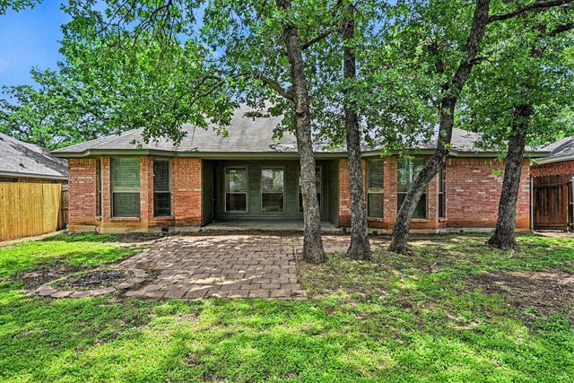 717 Oak Park Drive, Azle, TX 76020