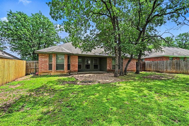717 Oak Park Drive, Azle, TX 76020