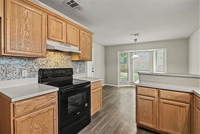717 Oak Park Drive, Azle, TX 76020