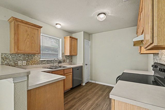 717 Oak Park Drive, Azle, TX 76020