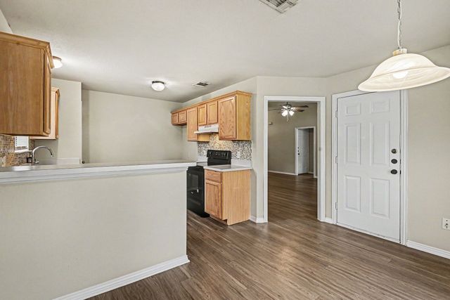 717 Oak Park Drive, Azle, TX 76020