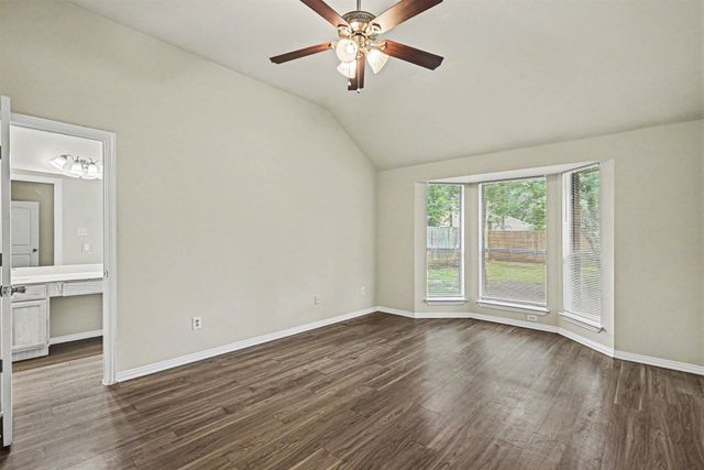 717 Oak Park Drive, Azle, TX 76020