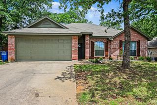 717 Oak Park Drive, Azle, TX 76020