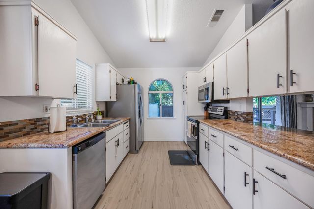 651 N Laverne Avenue, Fresno, CA 93727