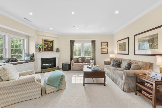 36 Central Ave 15, Milton, MA 02186