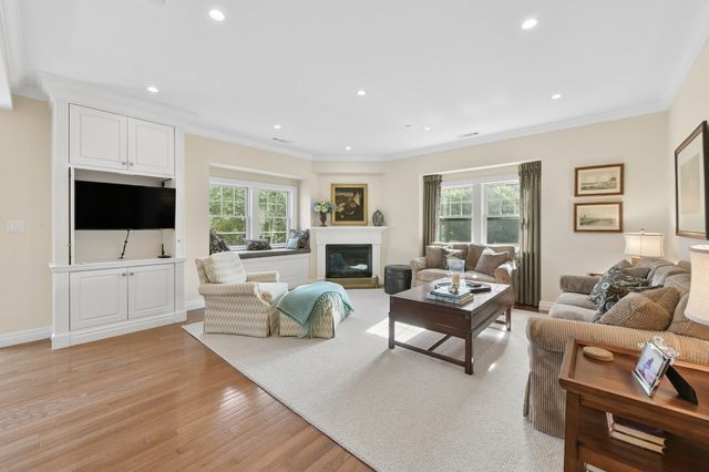 36 Central Ave 15, Milton, MA 02186