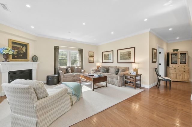 36 Central Ave 15, Milton, MA 02186