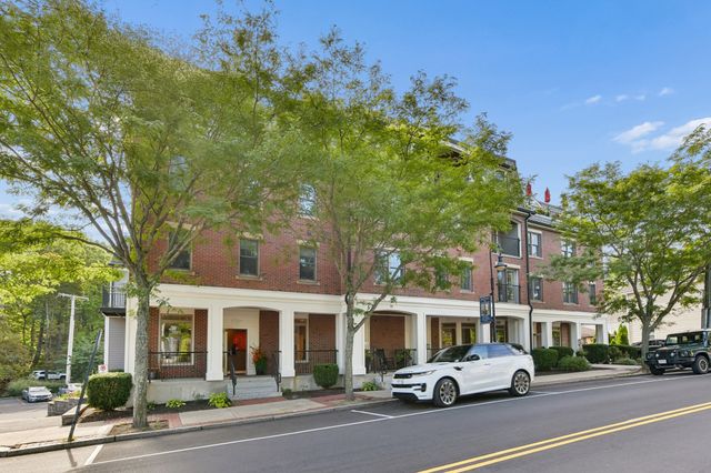 36 Central Ave 15, Milton, MA 02186